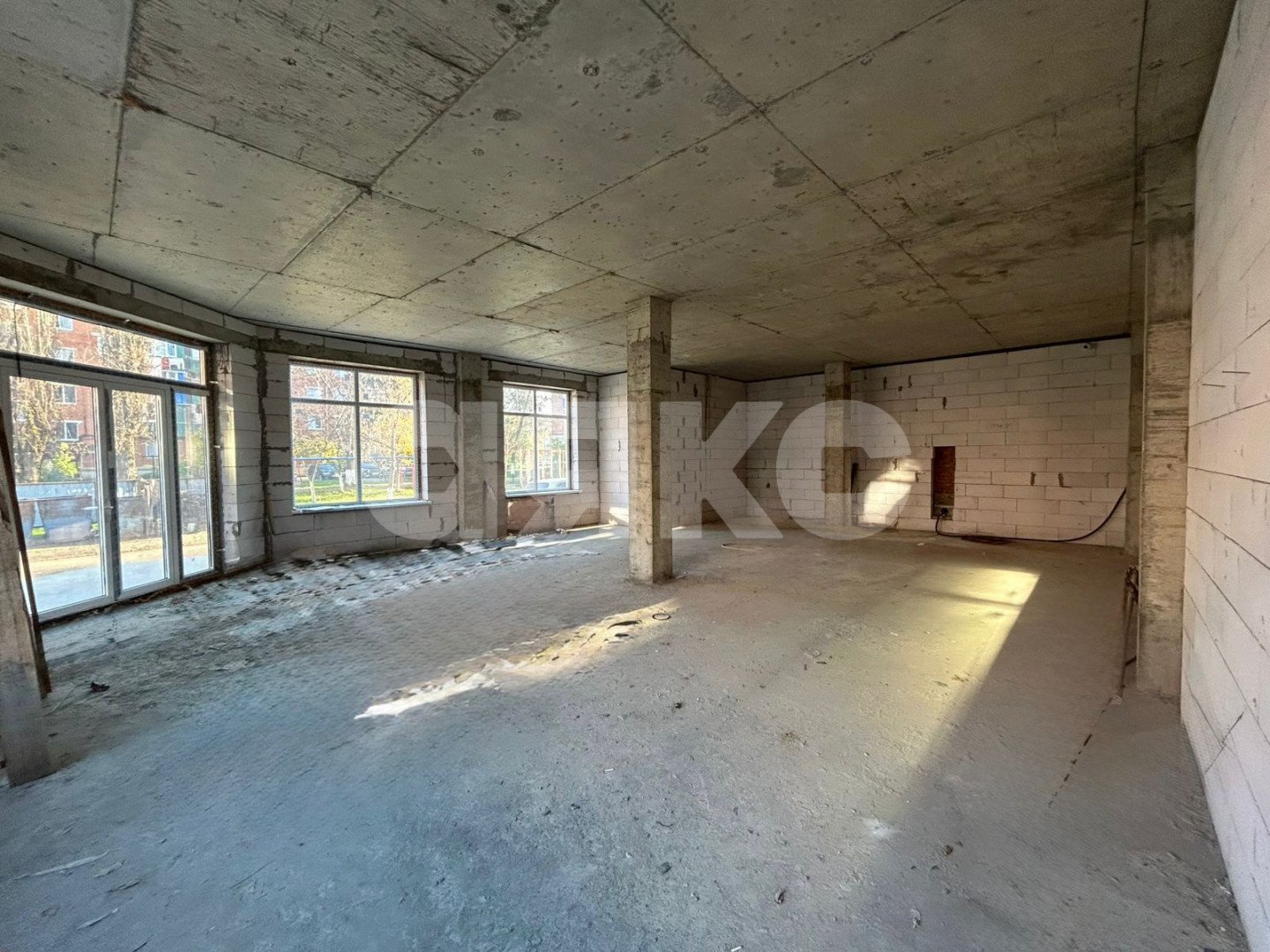 Фото №9: Коммерция 300&nbsp;м², 3&nbsp;эт. - Майкоп, мкр. квартал Черёмушки, ул. Димитрова, 23