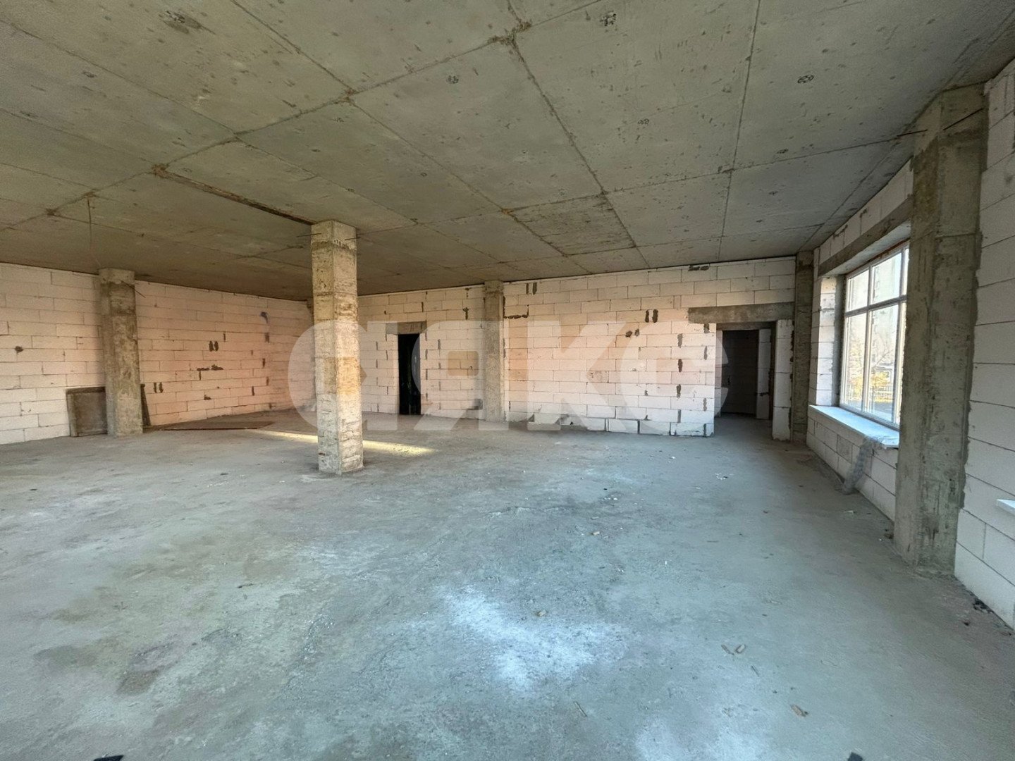 Фото №8: Коммерция 300&nbsp;м², 3&nbsp;эт. - Майкоп, мкр. квартал Черёмушки, ул. Димитрова, 23