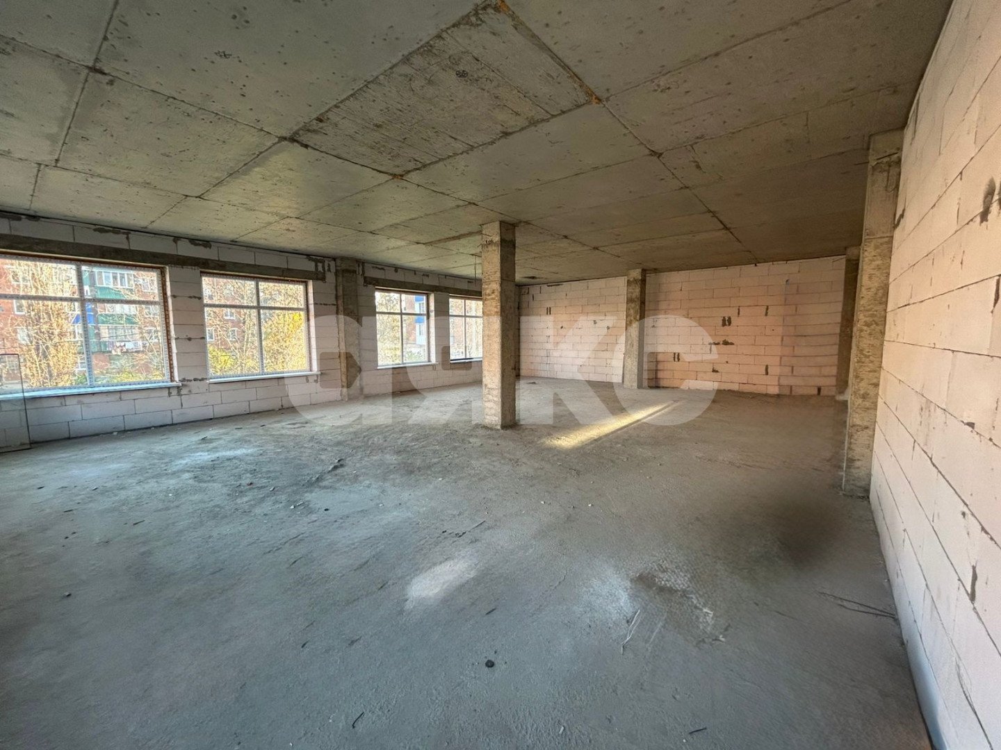 Фото №6: Коммерция 300&nbsp;м², 3&nbsp;эт. - Майкоп, мкр. квартал Черёмушки, ул. Димитрова, 23