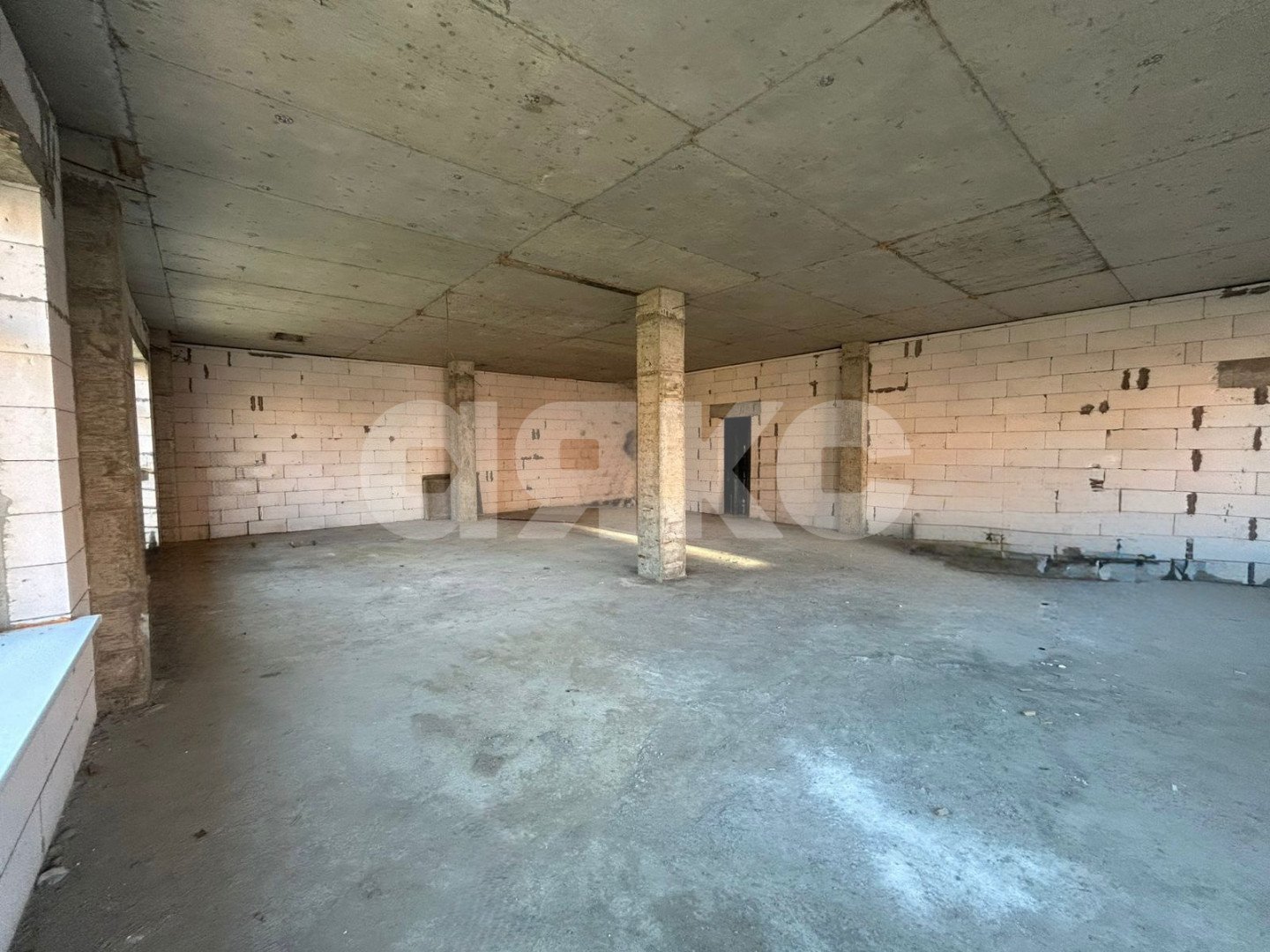 Фото №4: Коммерция 300&nbsp;м², 3&nbsp;эт. - Майкоп, мкр. квартал Черёмушки, ул. Димитрова, 23