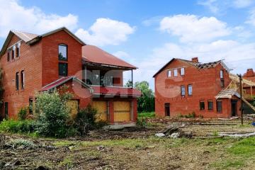 Фото №1: Дом 242 м² + 7.3 сот., 3 эт. - Саратовская, мкр. 13-й квартал, 5
