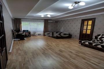 Фото №1: Дом 262 м² + 11.84 сот., 2 эт. - Горячий Ключ, мкр. Городская Больница, ул. Космонавтов