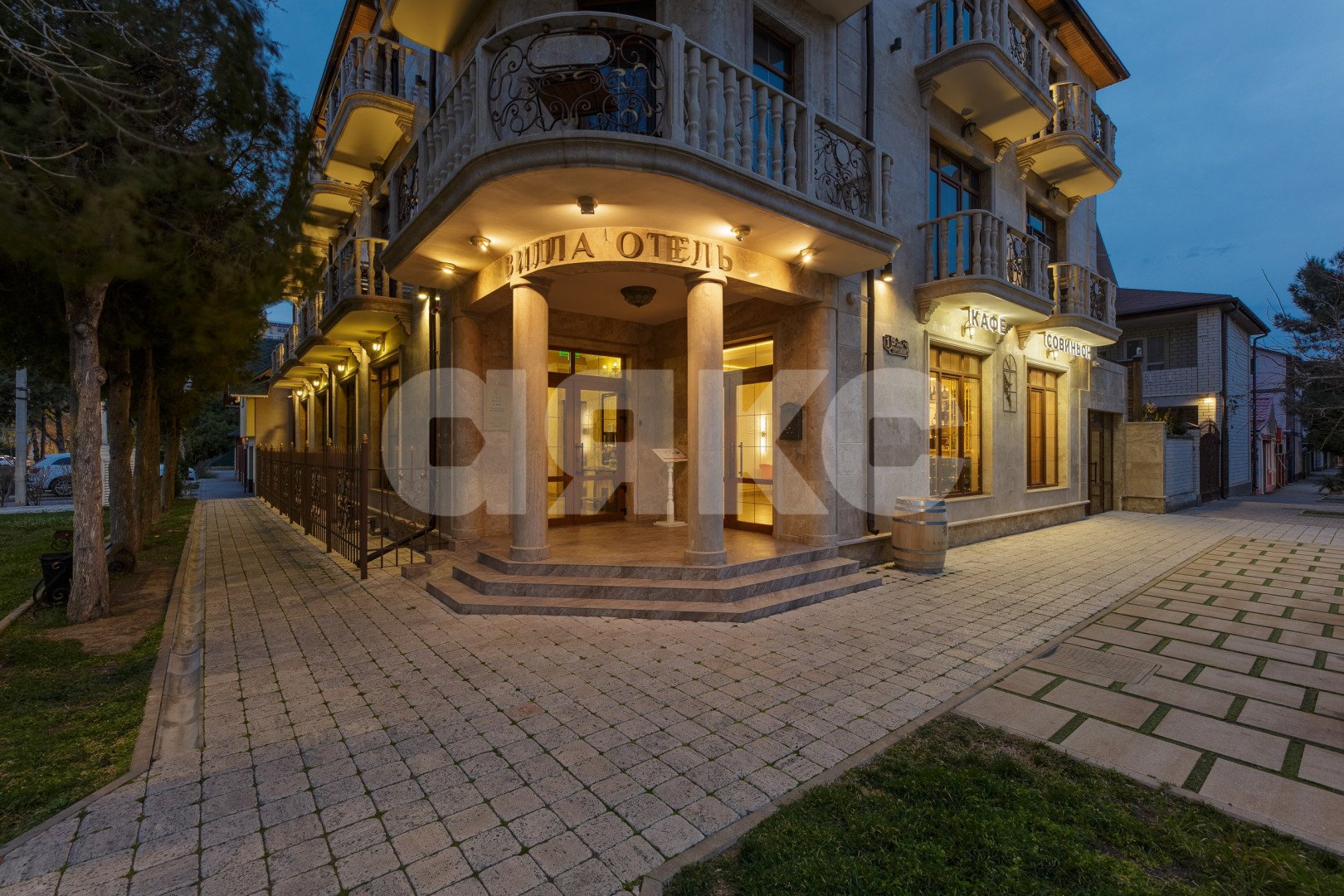 Фото №2: Дом 987&nbsp;м² + 3.71&nbsp;сот., 4&nbsp;эт. - Анапа, ул. Тургенева, 1