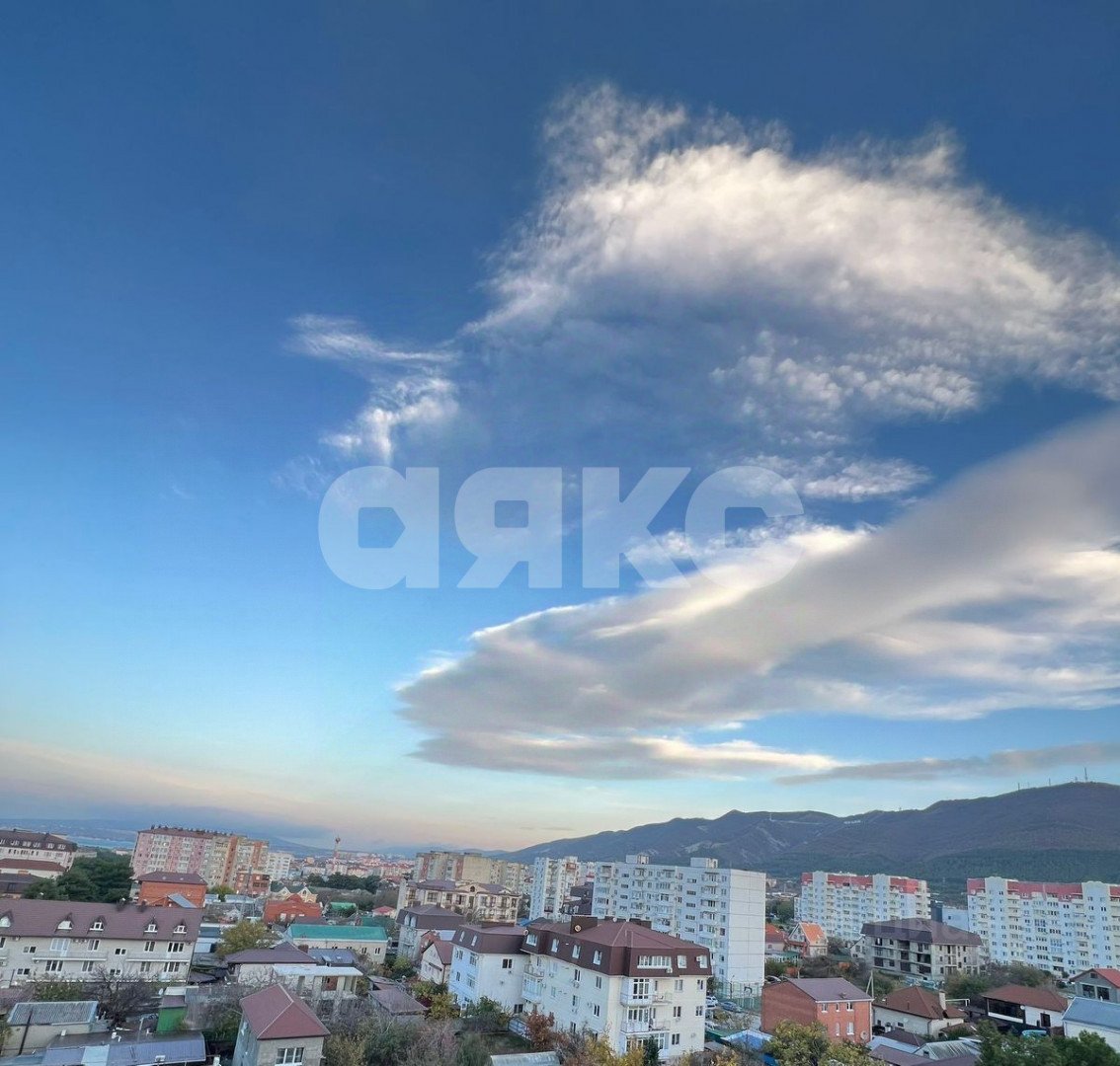Фото №7: 2-комнатная квартира 65&nbsp;м², 7/9&nbsp;эт. - Геленджик, квартал Южный, мкр. Южный, ул. Маяковского, 2