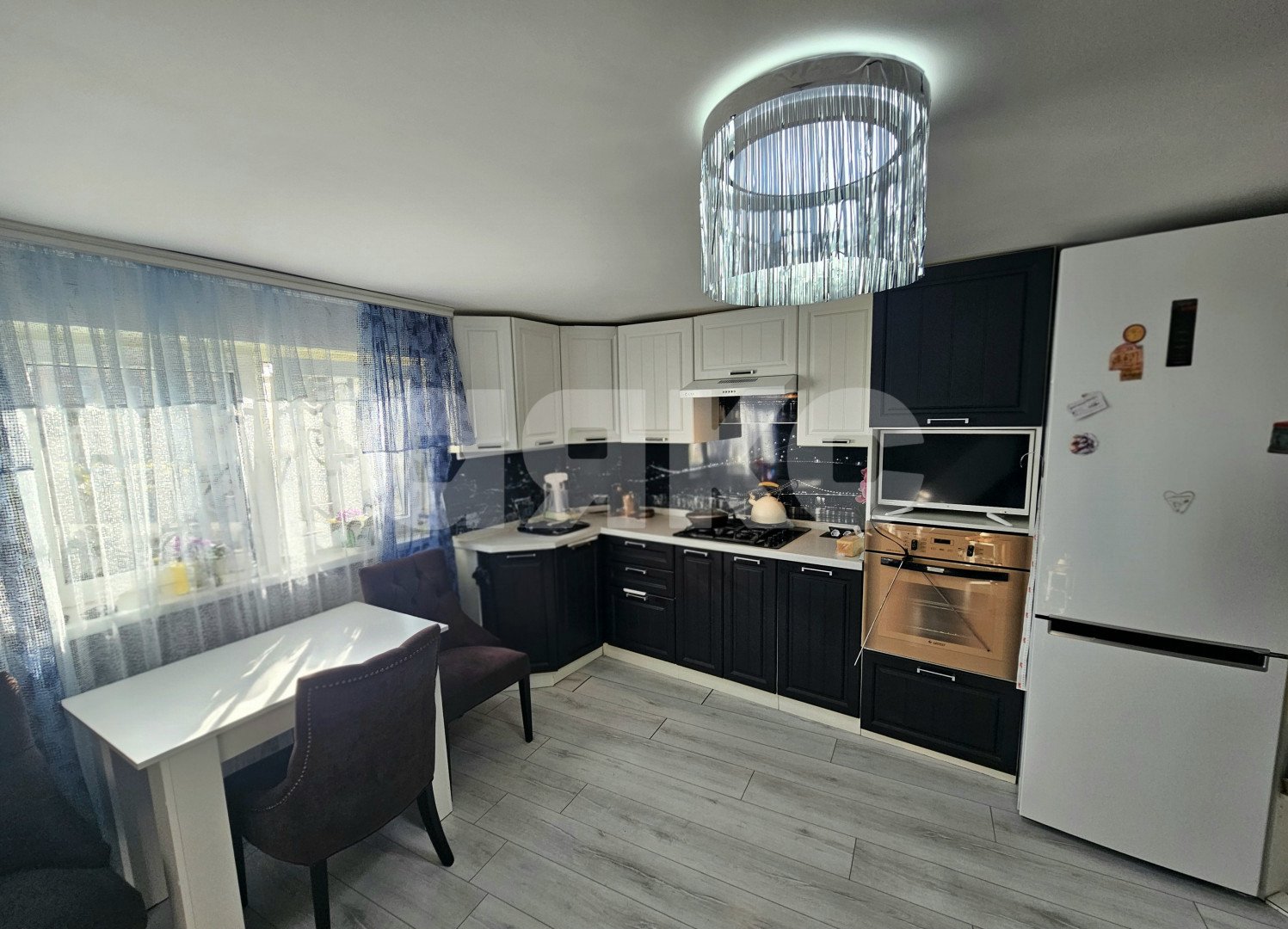 Фото №4: Апартаменты 130&nbsp;м², 1/3&nbsp;эт. - Сочи, Центральный, мкр. Завокзальный, ул. Севастопольская, 10/4Б