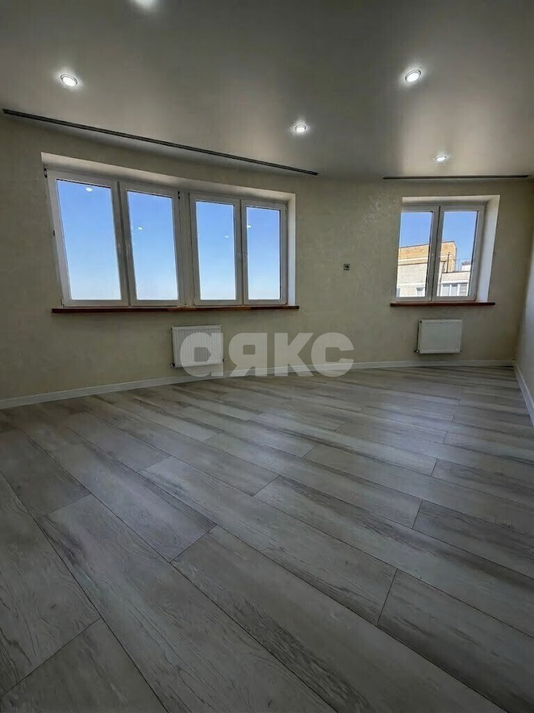 Фото №2: 2-комнатная квартира 60&nbsp;м², 8/8&nbsp;эт. - Горячий Ключ, мкр. Администрация, ул. Рябиновая, 2Бк2