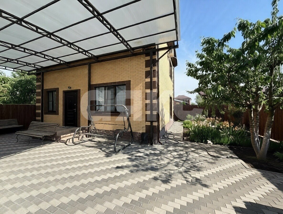 Фото №1: Дом 120&nbsp;м² + 4.5&nbsp;сот., 2&nbsp;эт. - Батайск, ул. Куйбышева