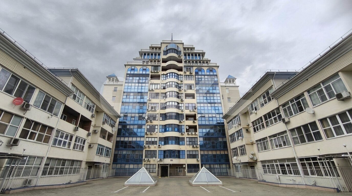 Фото №1: 2-комнатная квартира 65&nbsp;м², 3/12&nbsp;эт. - Горячий Ключ, мкр. Администрация, ул. Ленина, 195Г