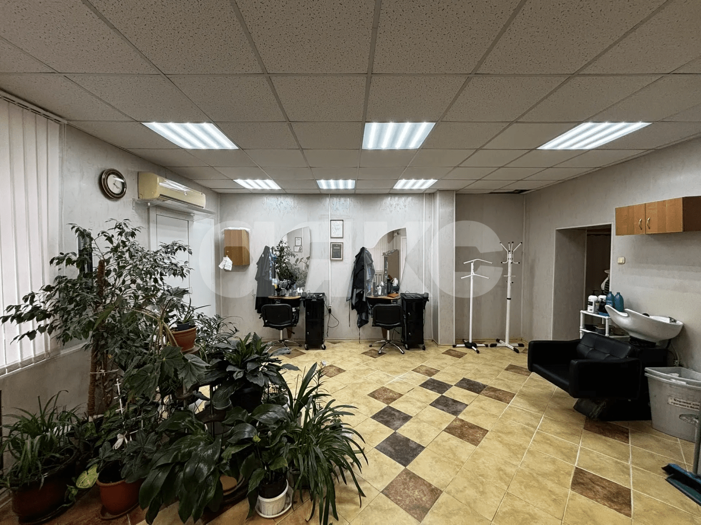 Фото №4: Коммерция 72&nbsp;м², 1/5&nbsp;эт. - Волгоград, р. Центральный, ул. Пархоменко, 64