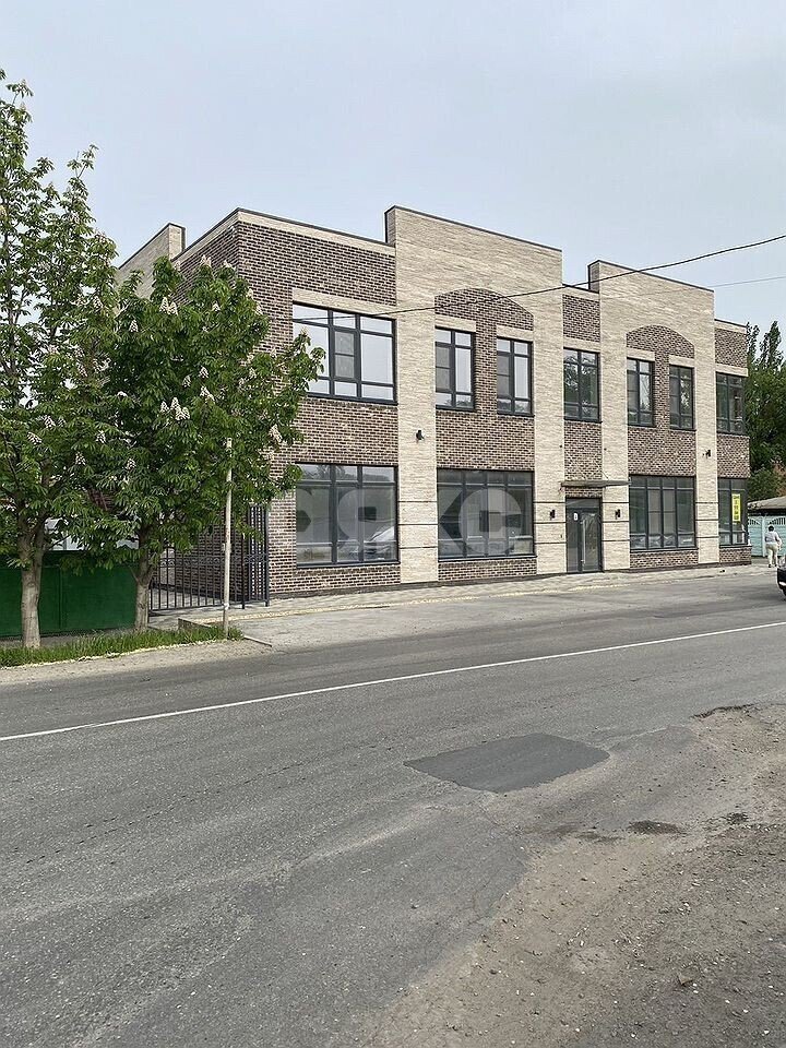 Фото №1: Коммерция 532&nbsp;м², 1/2&nbsp;эт. - Батайск, ул. Луначарского, 163