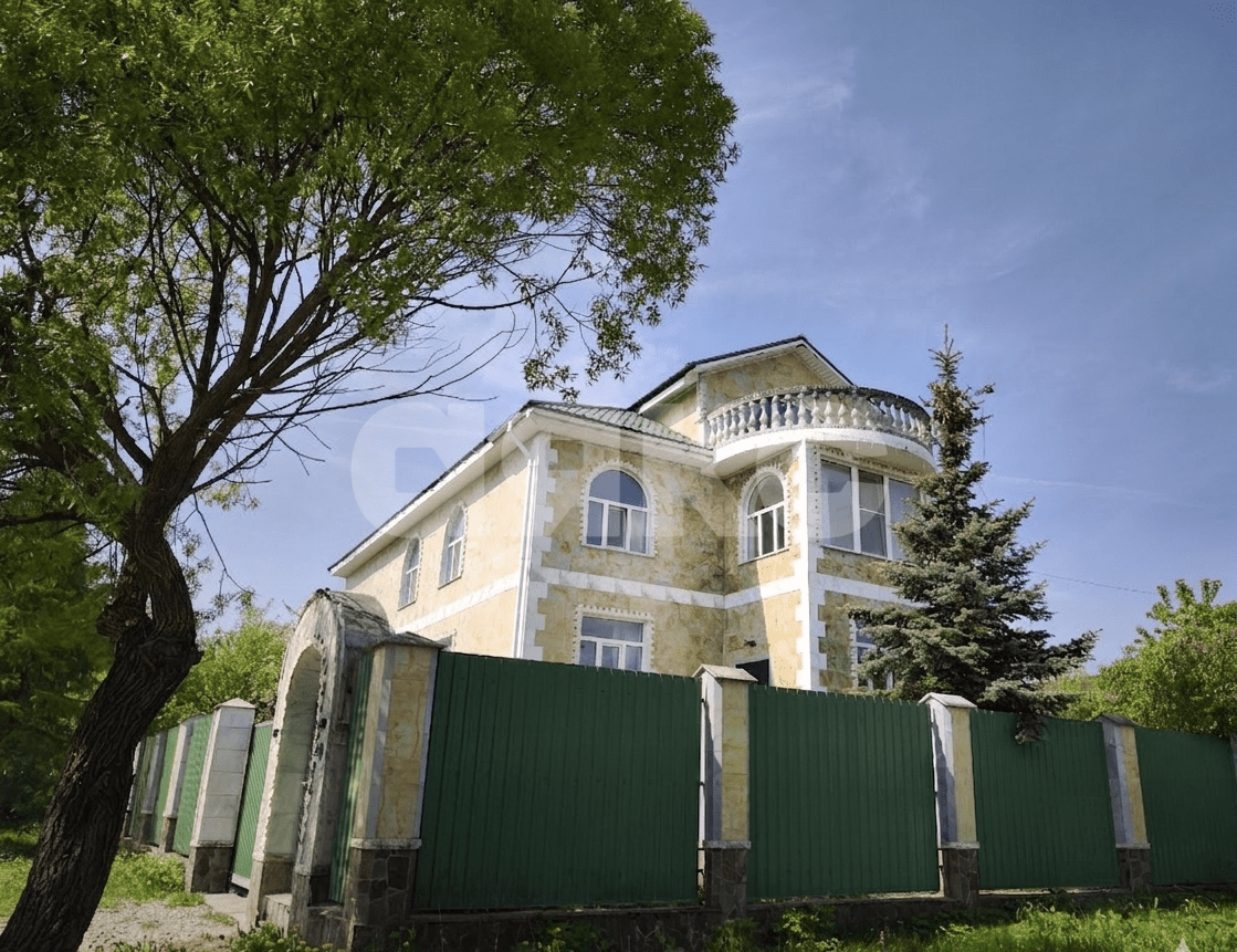 Фото №1: Дом 544&nbsp;м² + 10&nbsp;сот., 3&nbsp;эт. - Раменское, квартал Восточная Гостица, мкр. Гостица, ул. Треугольная