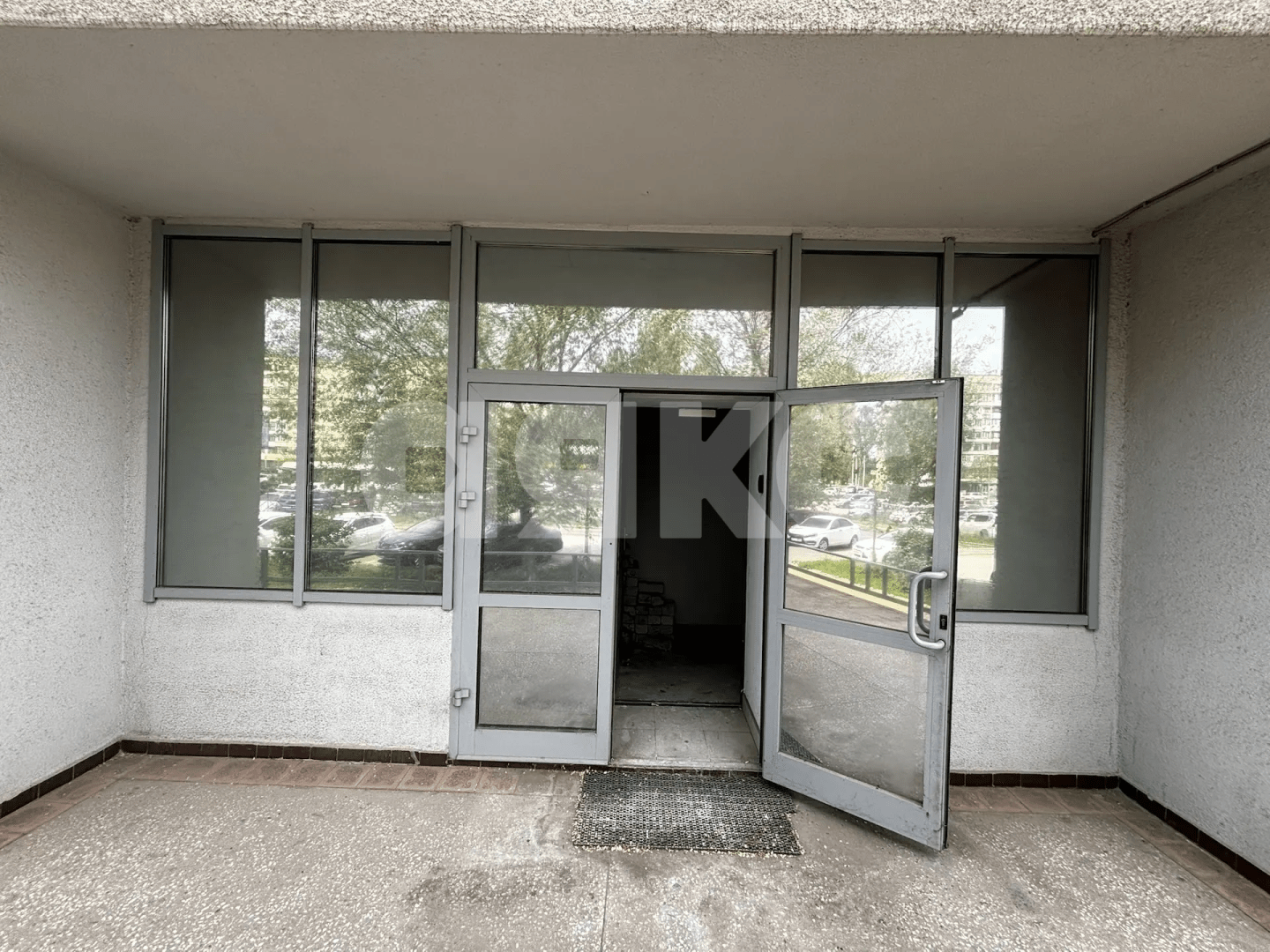 Фото №2: Коммерция 236&nbsp;м², 1/11&nbsp;эт. - Волгоград, Красноармейский, мкр. 613-й, пр-кт Героев Сталинграда, 40
