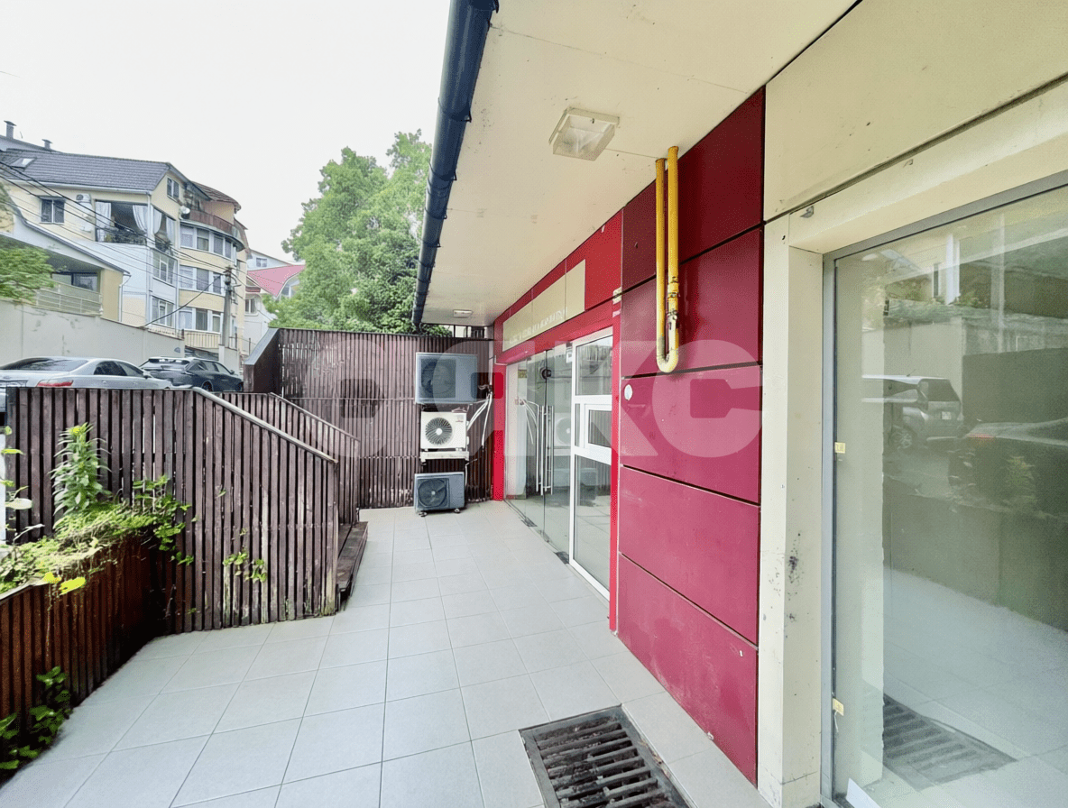 Фото №2: Коммерция 80&nbsp;м², 1/9&nbsp;эт. - Сочи, Центральный, мкр. Новый Сочи, ул. Клубничная, 76