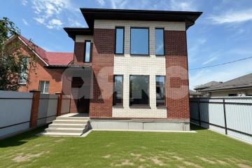 Фото №1: Дом 150 м² + 3 сот., 2 эт. - Батайск, ул. Комсомольская