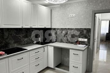 Фото №1: 2-комнатная квартира 55 м², 12/18 эт. - Батайск, мкр. жилой комплекс Южный Берег, ул. Половинко, 280/3к1