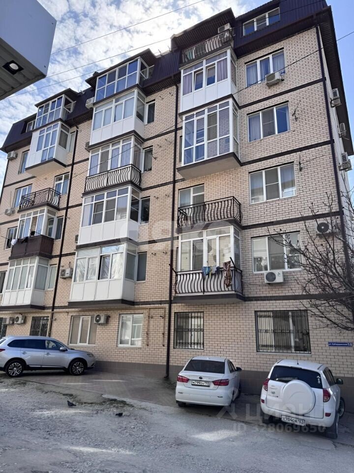 Фото №1: 1-комнатная квартира 49&nbsp;м², 2/5&nbsp;эт. - Геленджик, мкр. 5-й, ул. Кабардинская, 18