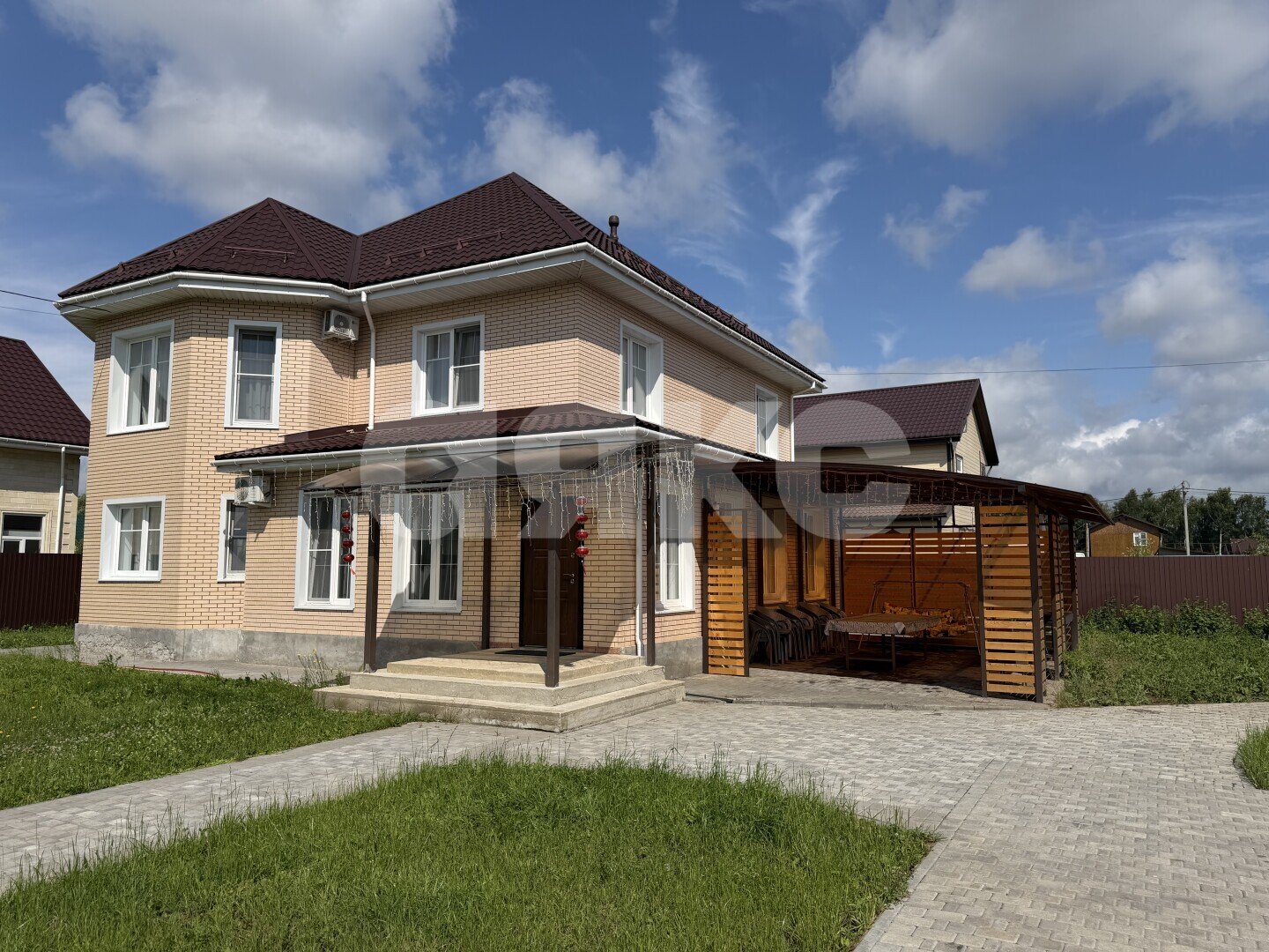 Фото №1: Коттедж 251&nbsp;м² + 14&nbsp;сот., 2&nbsp;эт. - ДНТ Старая Мельница-2, мкр. квартал 30401, 176