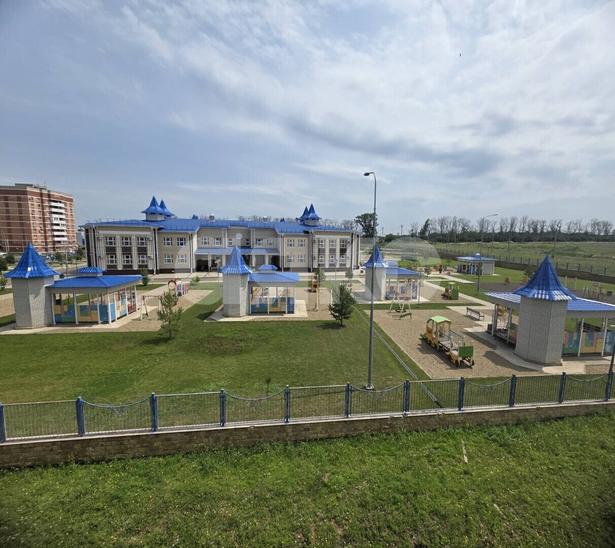 Фото №1: 2-комнатная квартира 80&nbsp;м², 3/3&nbsp;эт. - Кореновск, мкр. 10-й, ул. Таманская, 3к2