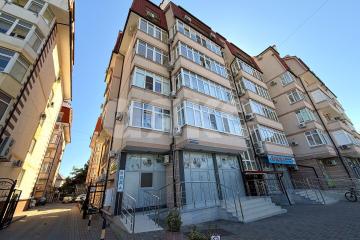 Фото №1: 2-комнатная квартира 57&nbsp;м², 7/7&nbsp;эт. - Геленджик, мкр. 5-й, ул. Херсонская, 70