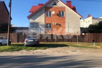 Фото №1: Дом 417 м² + 7 сот., 2 эт. - Кропоткин, мкр. Пентагон, ул. Дугинец, 10А