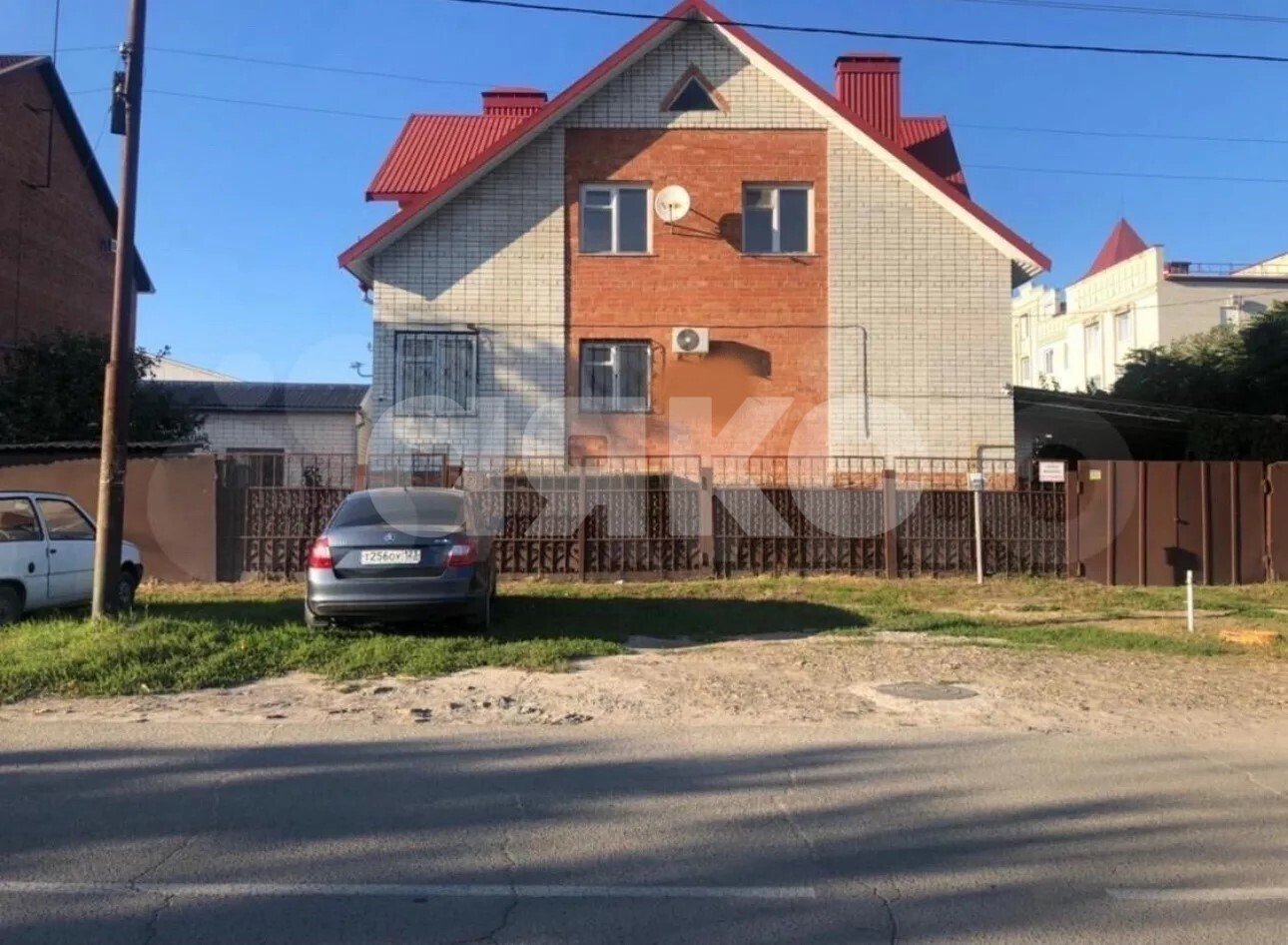 Фото №1: Дом 417&nbsp;м² + 7&nbsp;сот., 2&nbsp;эт. - Кропоткин, мкр. Пентагон, ул. Дугинец, 10А