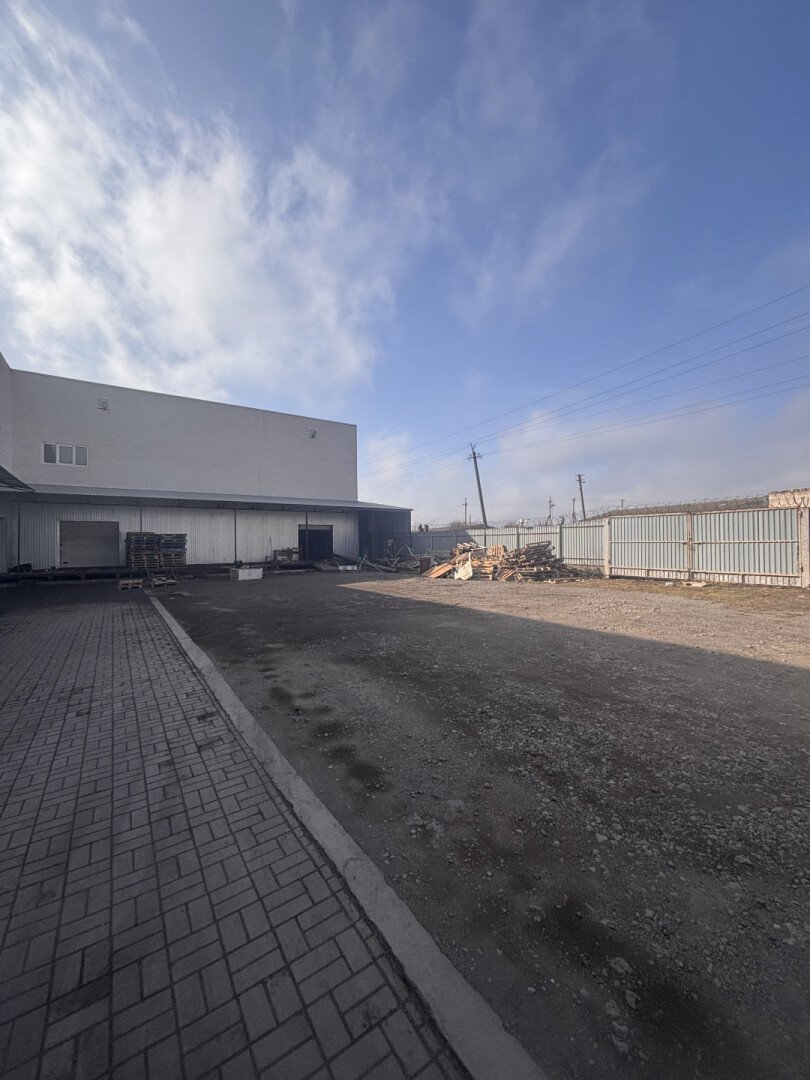 Фото №3: Коммерция 1600&nbsp;м², 1/2&nbsp;эт. - Мариуполь, р. Жовтневый, ул. Спортивная