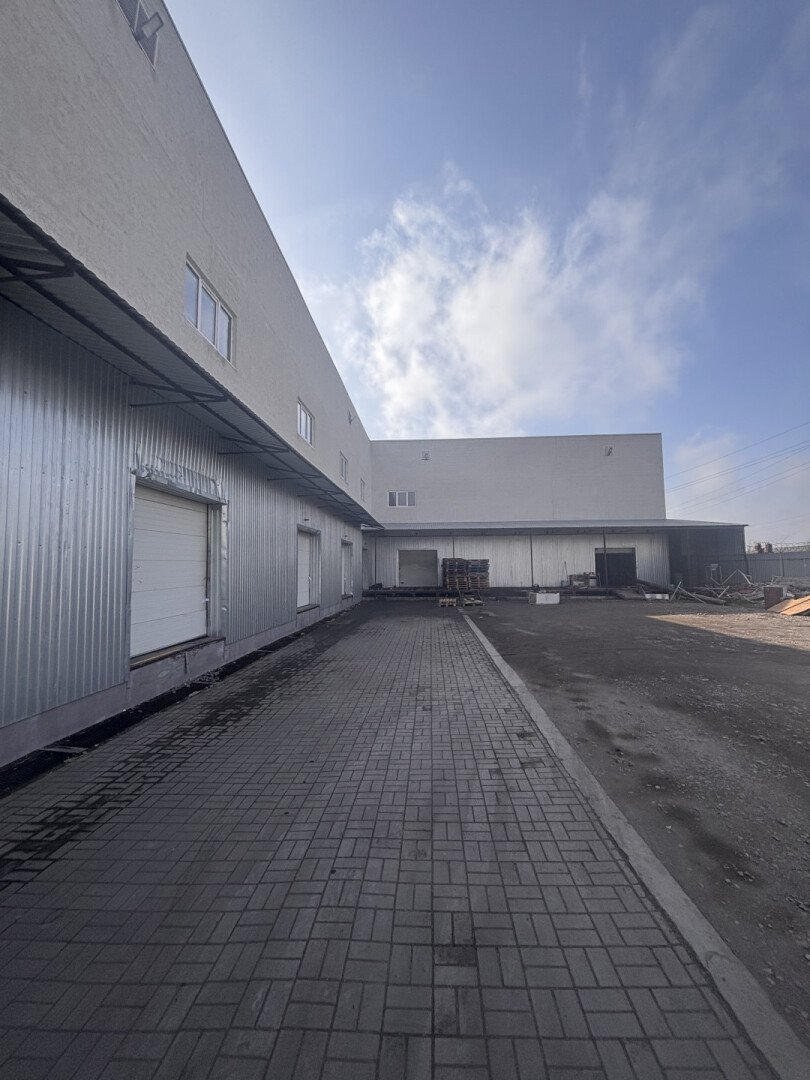 Фото №2: Коммерция 1600&nbsp;м², 1/2&nbsp;эт. - Мариуполь, р. Жовтневый, ул. Спортивная