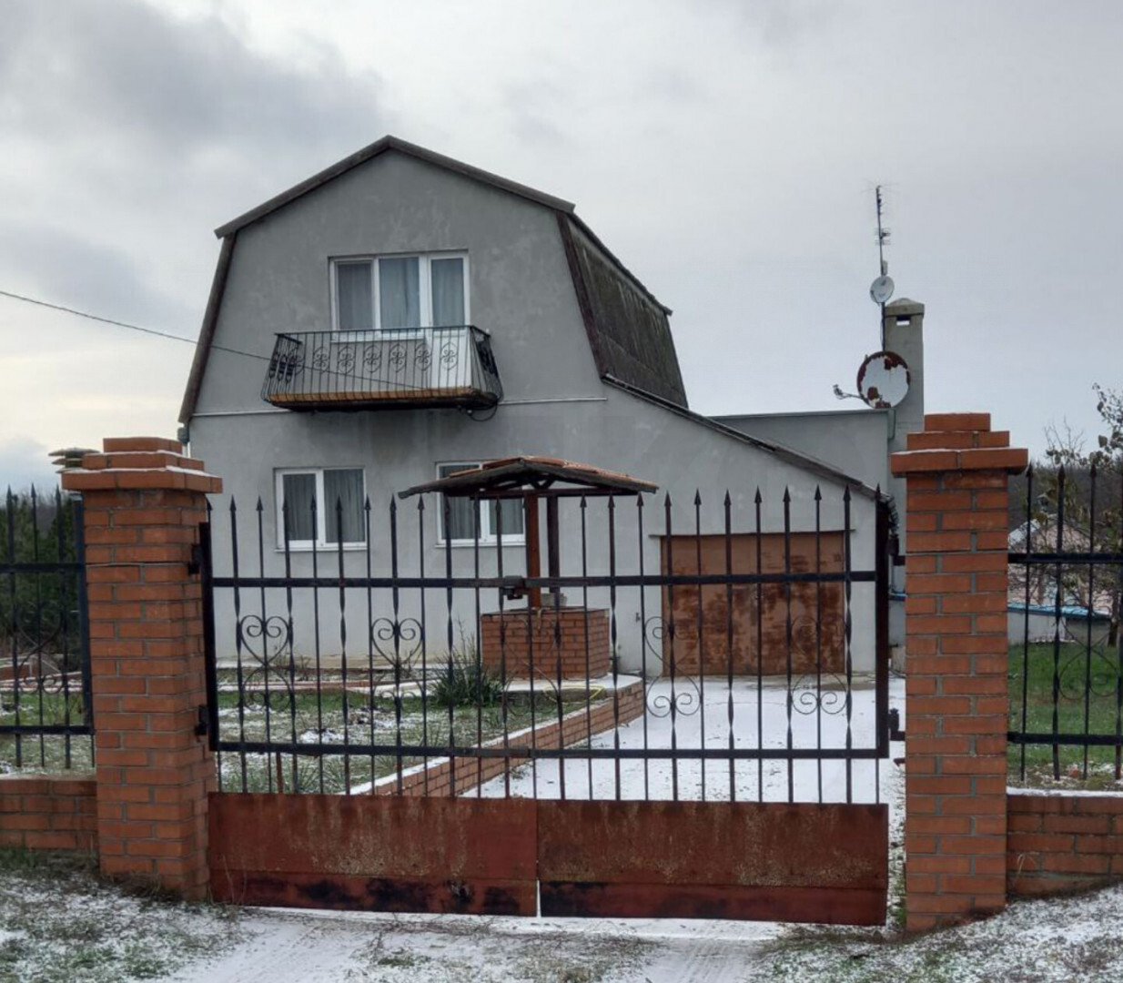 Фото №1: Коттедж 260&nbsp;м² + 30&nbsp;сот., 3&nbsp;эт. - Мариуполь, р. Жовтневый, ул. Административная площадь