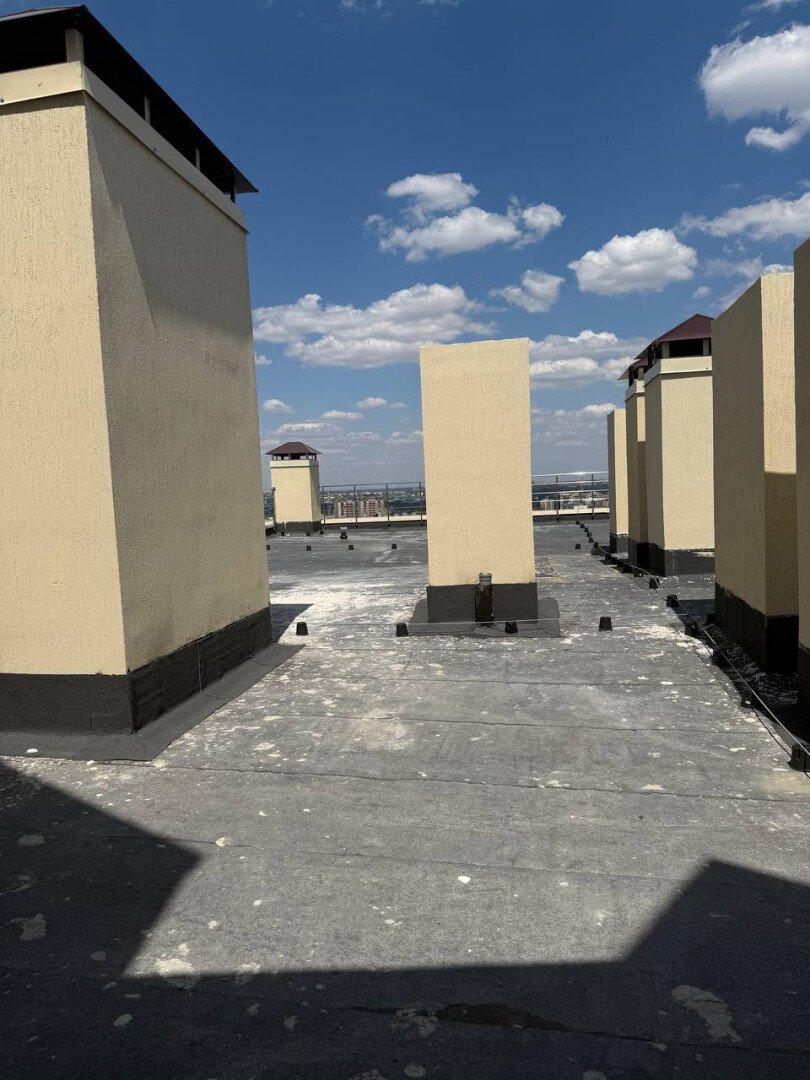 Фото №4: Коммерция 670&nbsp;м², 7/9&nbsp;эт. - Мариуполь, р. Жовтневый, пр-кт Металлургов, 54А