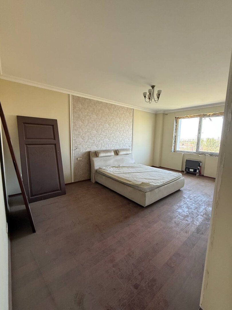 Фото №3: 3-комнатная квартира 195&nbsp;м², 7/9&nbsp;эт. - Мариуполь, р. Жовтневый, пр-кт Строителей, 108А