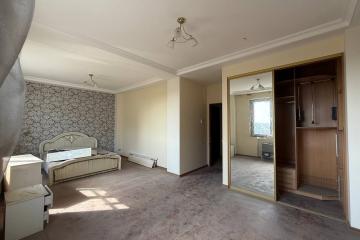Фото №1: 3-комнатная квартира 195 м², 7/9 эт. - Мариуполь, р. Жовтневый, пр-кт Строителей, 108А