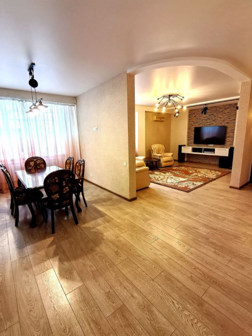 Фото №2: 3-комнатная квартира 138&nbsp;м², 1/3&nbsp;эт. - Мариуполь, Жовтневый, мкр. Западный, б-р Шевченко, 274А
