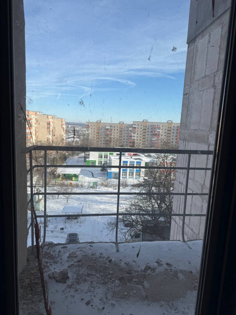 Фото №3: 4-комнатная квартира 79&nbsp;м², 6/9&nbsp;эт. - Мариуполь, Жовтневый, Западный, мкр. 20-й, пр-кт Строителей, 175