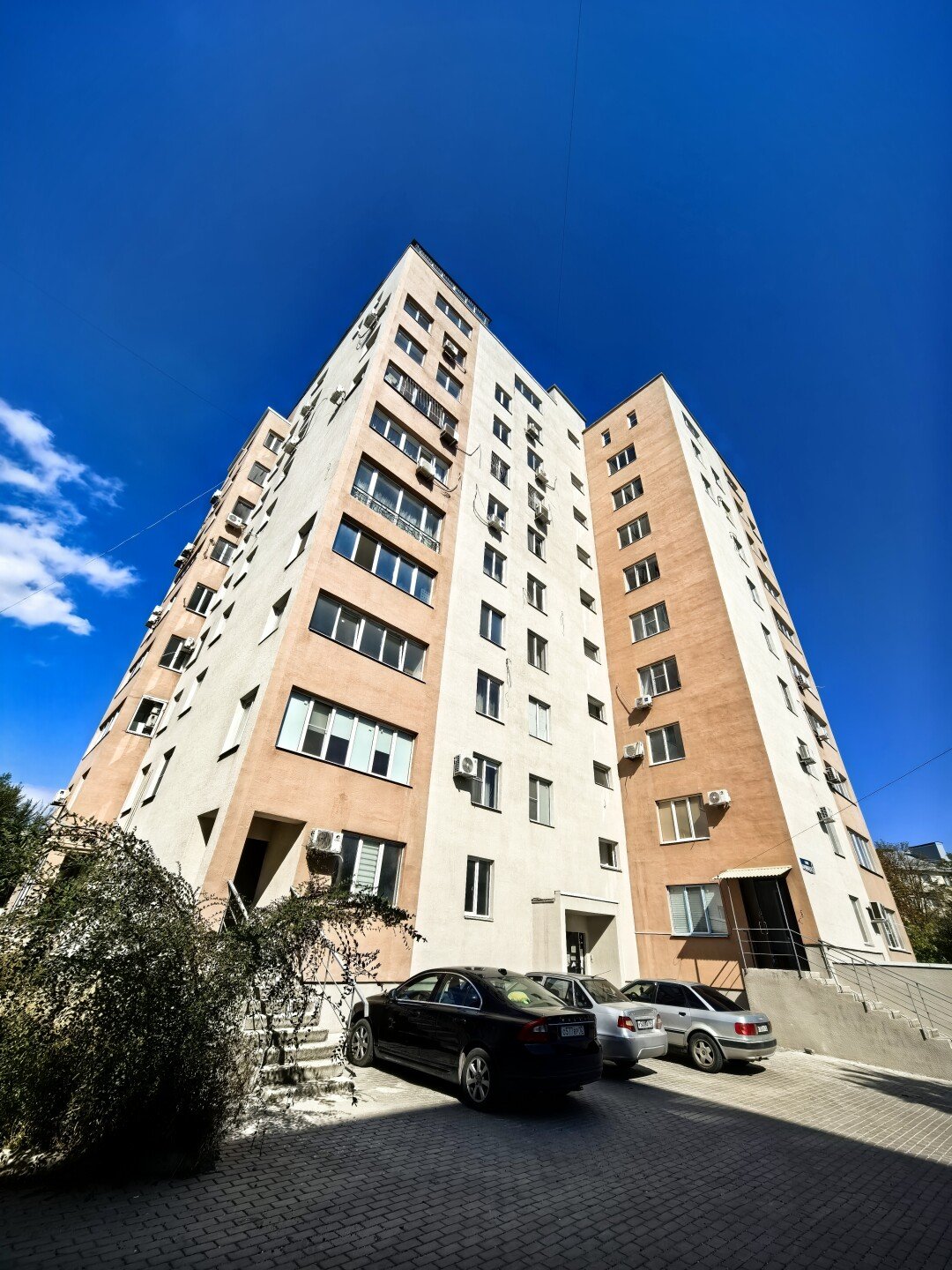 Фото №1: 2-комнатная квартира 84&nbsp;м², 10/10&nbsp;эт. - Мариуполь, р. Жовтневый, ул. Бахчиванджи, 5Б