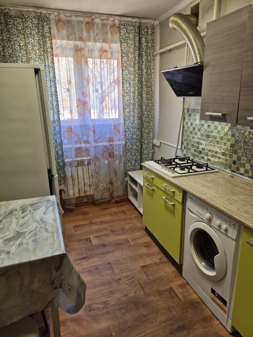 Фото №1: 2-комнатная квартира 46&nbsp;м², 1/9&nbsp;эт. - Мариуполь, Жовтневый, мкр. Западный, ул. 60 лет СССР, 8