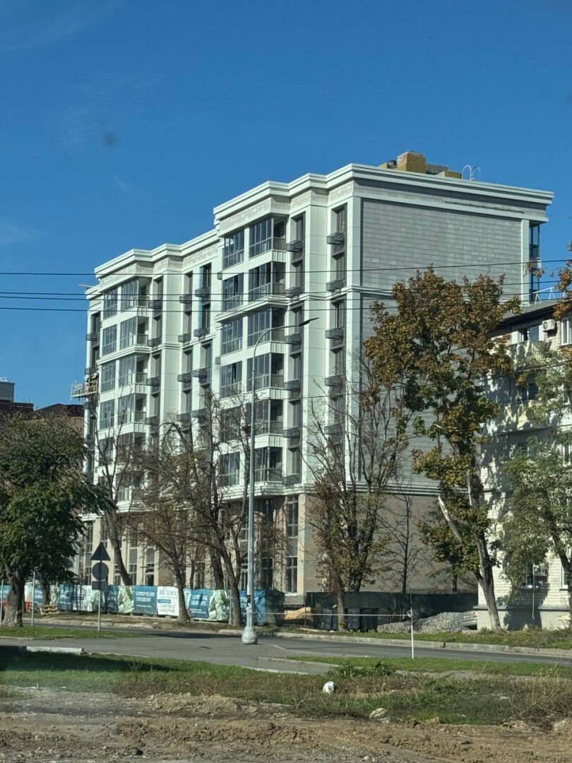 Фото №1: 2-комнатная квартира 54&nbsp;м², 8/8&nbsp;эт. - Мариуполь, р. Жовтневый, пр-кт Нахимова, 101