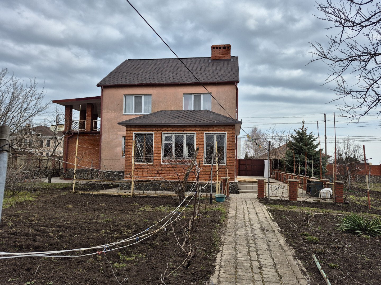 Фото №1: Дом 260&nbsp;м² + 8&nbsp;сот., 3&nbsp;эт. - Ильичёвское, ул. Надежды