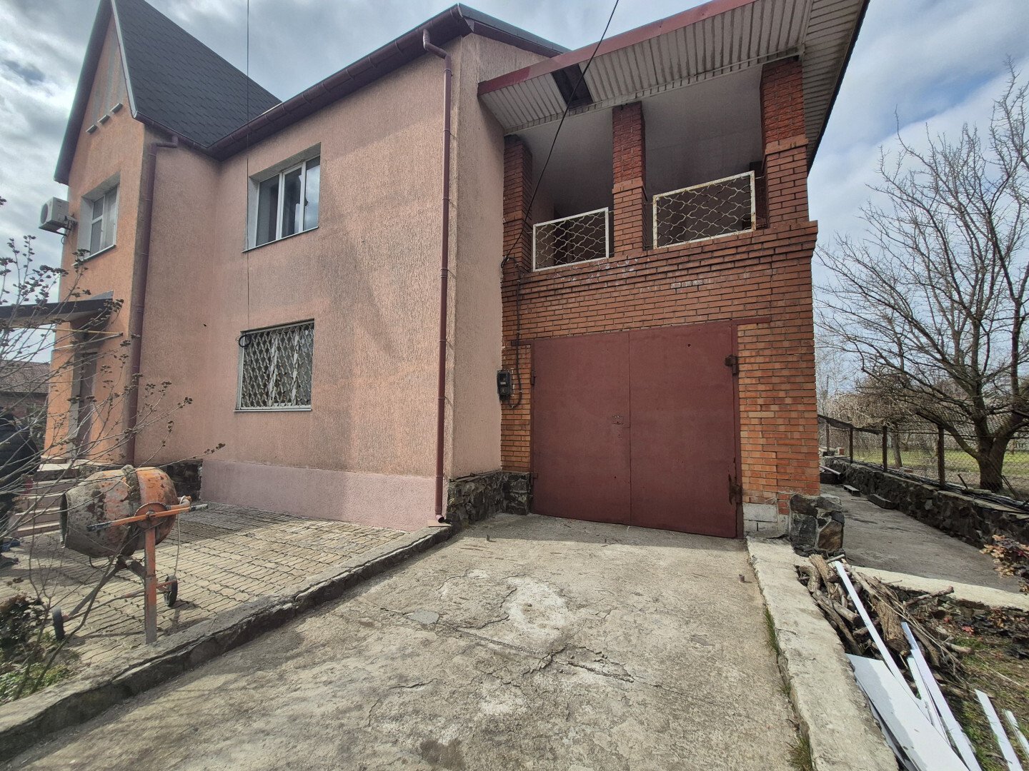 Фото №2: Дом 260&nbsp;м² + 8&nbsp;сот., 3&nbsp;эт. - Ильичёвское, ул. Надежды