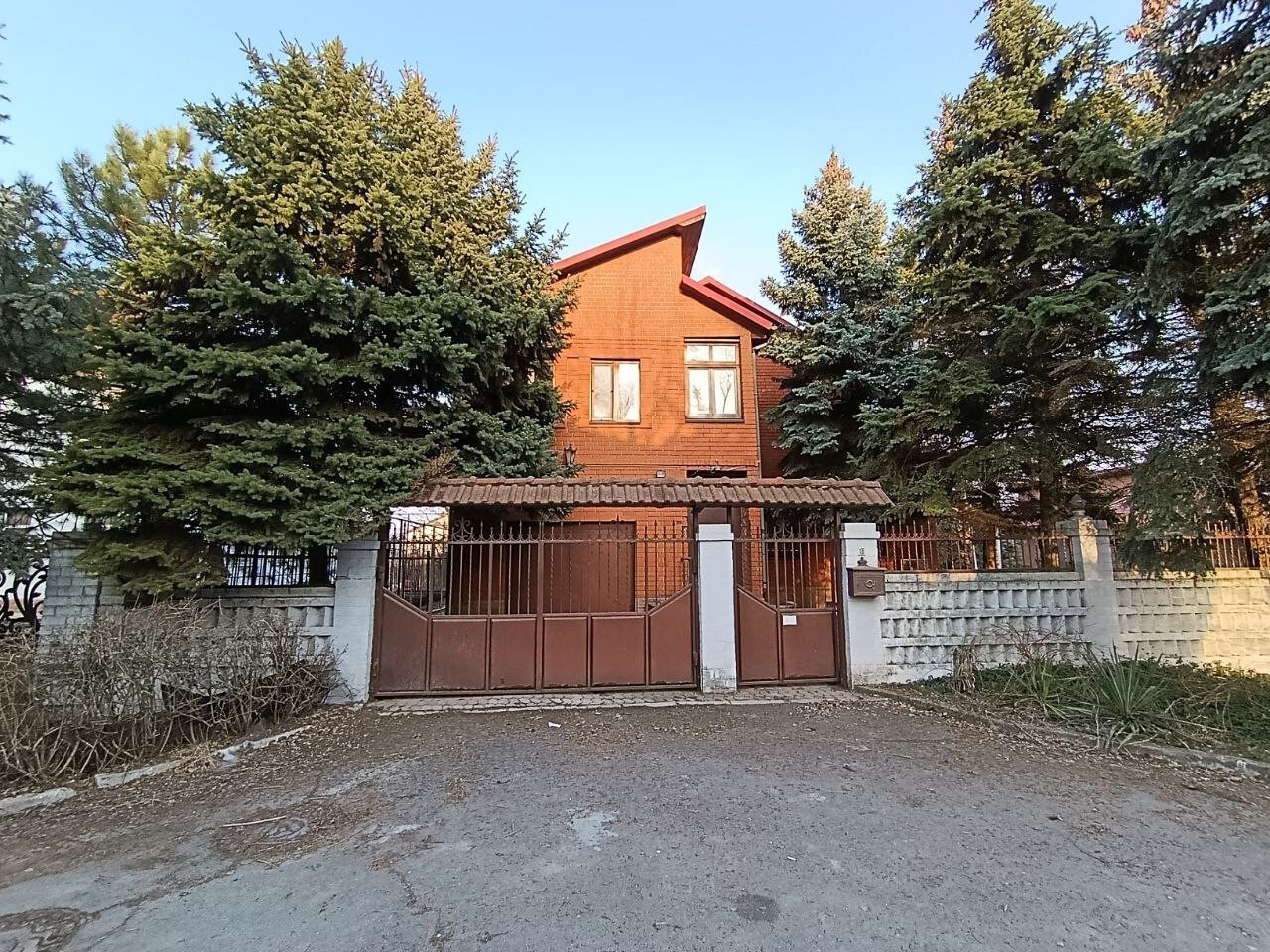 Фото №1: Коттедж 356&nbsp;м² + 14.75&nbsp;сот., 3&nbsp;эт. - Мариуполь, Южный, р. Приморский, ул. Родниковая, 20
