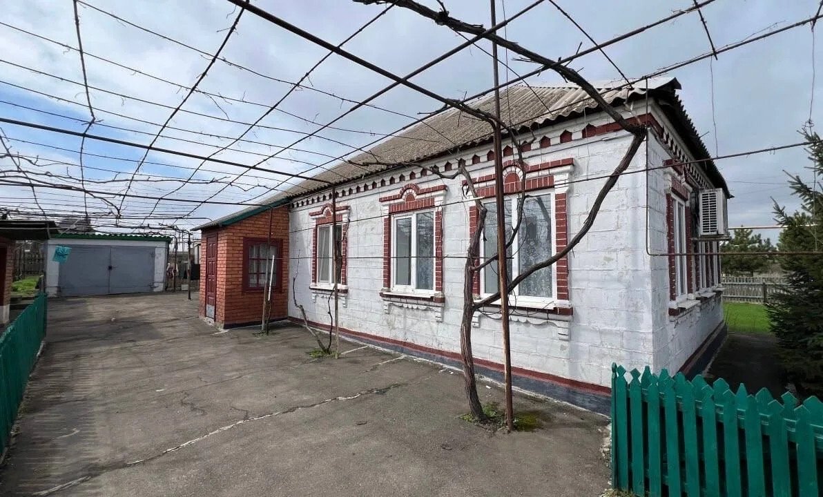 Фото №1: Дом 79&nbsp;м² + 25&nbsp;сот., 1&nbsp;эт. - Ильичёвское, ул. Комсомольская