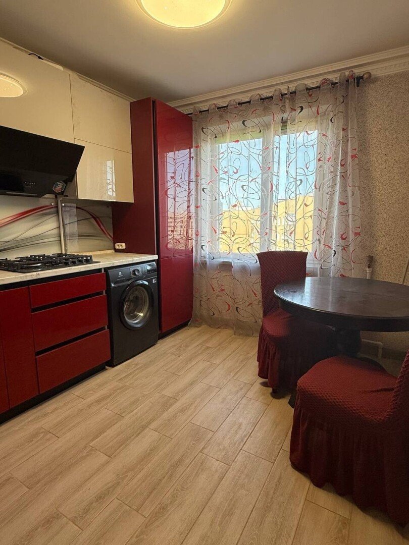 Фото №1: 3-комнатная квартира 70&nbsp;м², 9/9&nbsp;эт. - Мариуполь, Жовтневый, Западный, мкр. 22-й, ул. 9-й Авиадивизии, 14