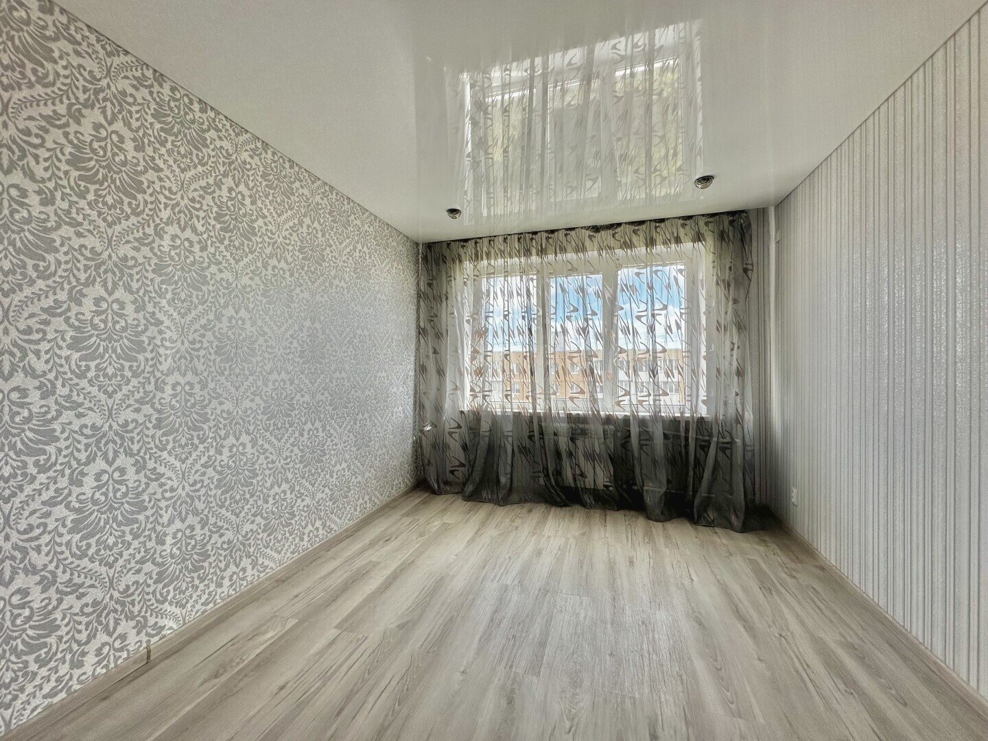 Фото №1: 3-комнатная квартира 55&nbsp;м², 9/9&nbsp;эт. - Мариуполь, Жовтневый, мкр. Западный, ул. 50 лет СССР, 51