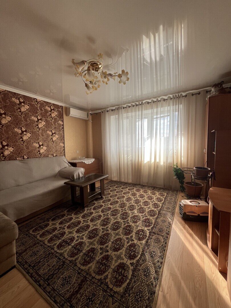 Фото №1: 4-комнатная квартира 72&nbsp;м², 8/9&nbsp;эт. - Мариуполь, Жовтневый, Западный, мкр. 22-й, ул. 60 лет СССР, 3