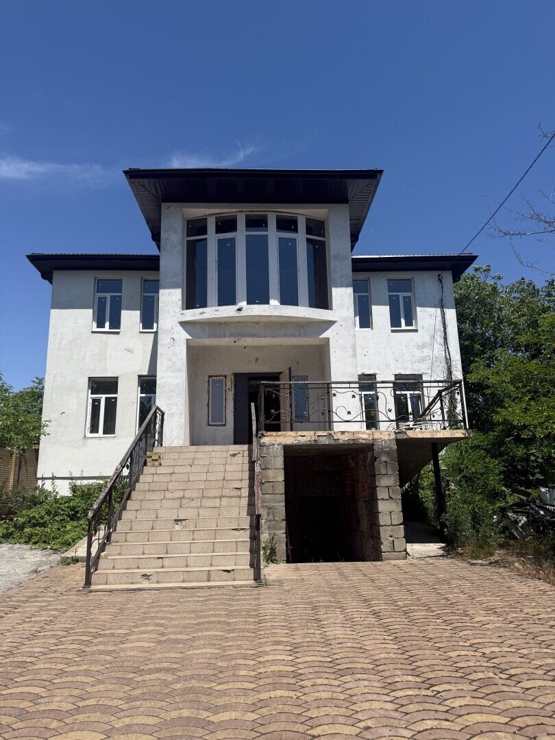 Фото №2: Дом 670&nbsp;м² + 10&nbsp;сот., 2&nbsp;эт. - Мариуполь, р. Жовтневый, ул. Административная площадь