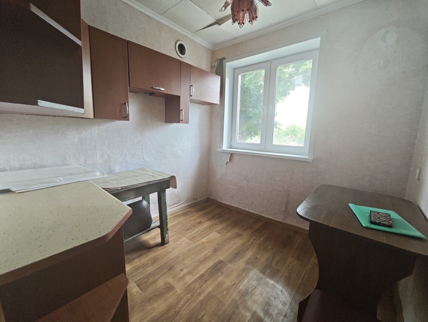Фото №1: 1-комнатная квартира 27&nbsp;м², 1/2&nbsp;эт. - Мариуполь, Ильичёвский, п. Каменск, ул. Первомайская, 3