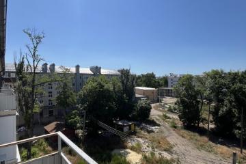 Фото №1: 2-комнатная квартира 42 м², 5/5 эт. - Мариуполь, мкр. 3-й участок, б-р 50 лет Октября, 34