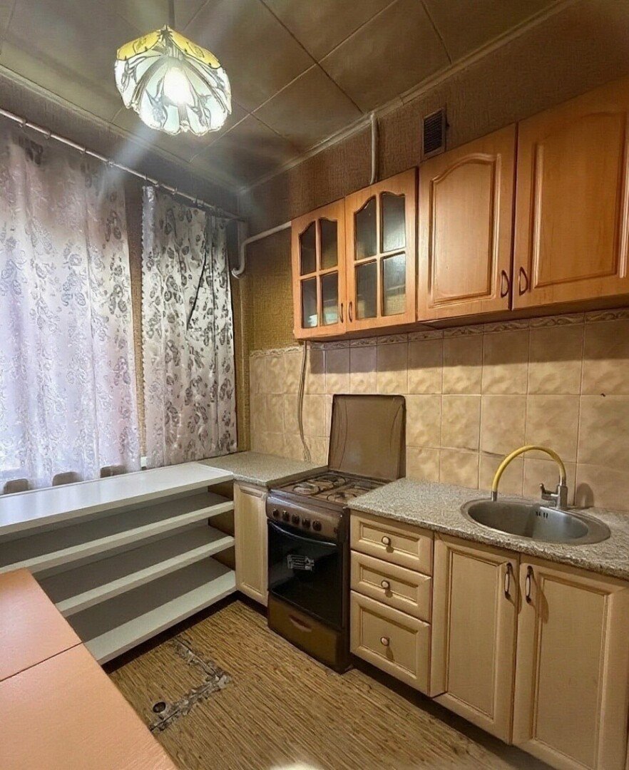 Фото №1: 2-комнатная квартира 49&nbsp;м², 1/2&nbsp;эт. - Мариуполь, р. Жовтневый, ул. Административная площадь