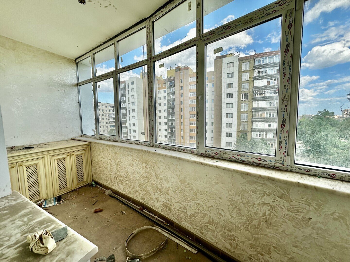 Фото №2: 3-комнатная квартира 203&nbsp;м², 5/10&nbsp;эт. - Мариуполь, р. Жовтневый, пр-кт Строителей, 110