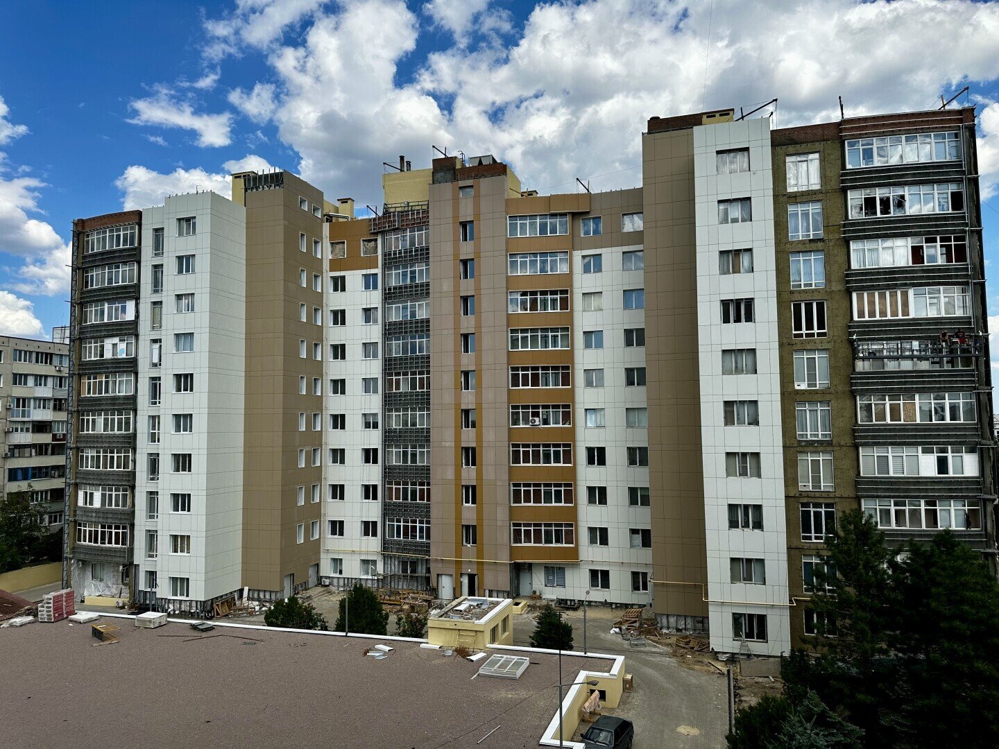 Фото №1: 3-комнатная квартира 203&nbsp;м², 5/10&nbsp;эт. - Мариуполь, р. Жовтневый, пр-кт Строителей, 110