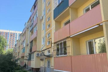 Фото №1: 3-комнатная квартира 62 м², 4/5 эт. - Мариуполь, р. Жовтневый, пр-кт Строителей, 62